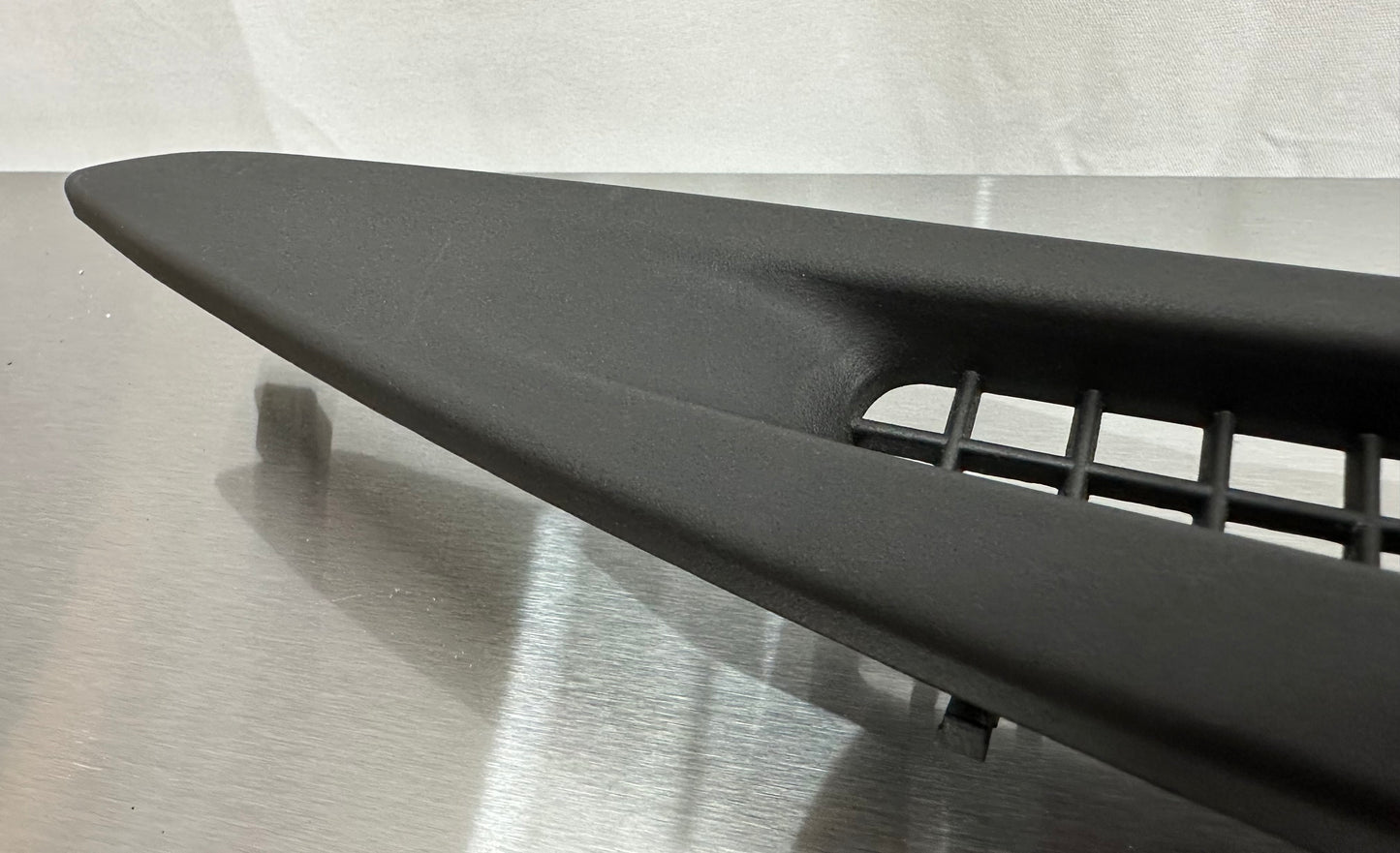 99-04 Ford Mustang Upper Dash Defrost Vent OEM 1R3X-63046B62-BAW #01