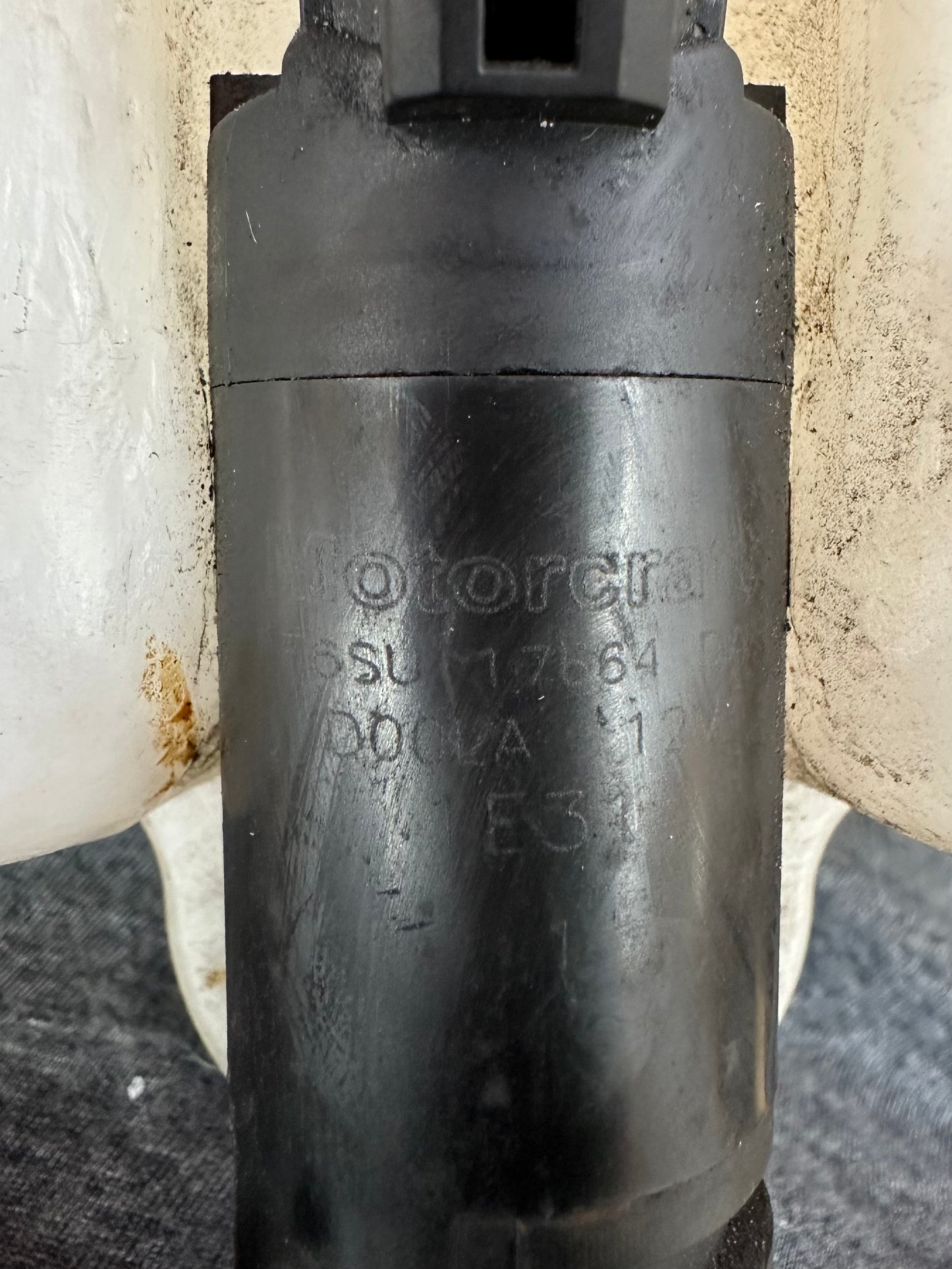 99-04 Ford Mustang Washer Fluid Reservoir Tank & Pump OEM #01