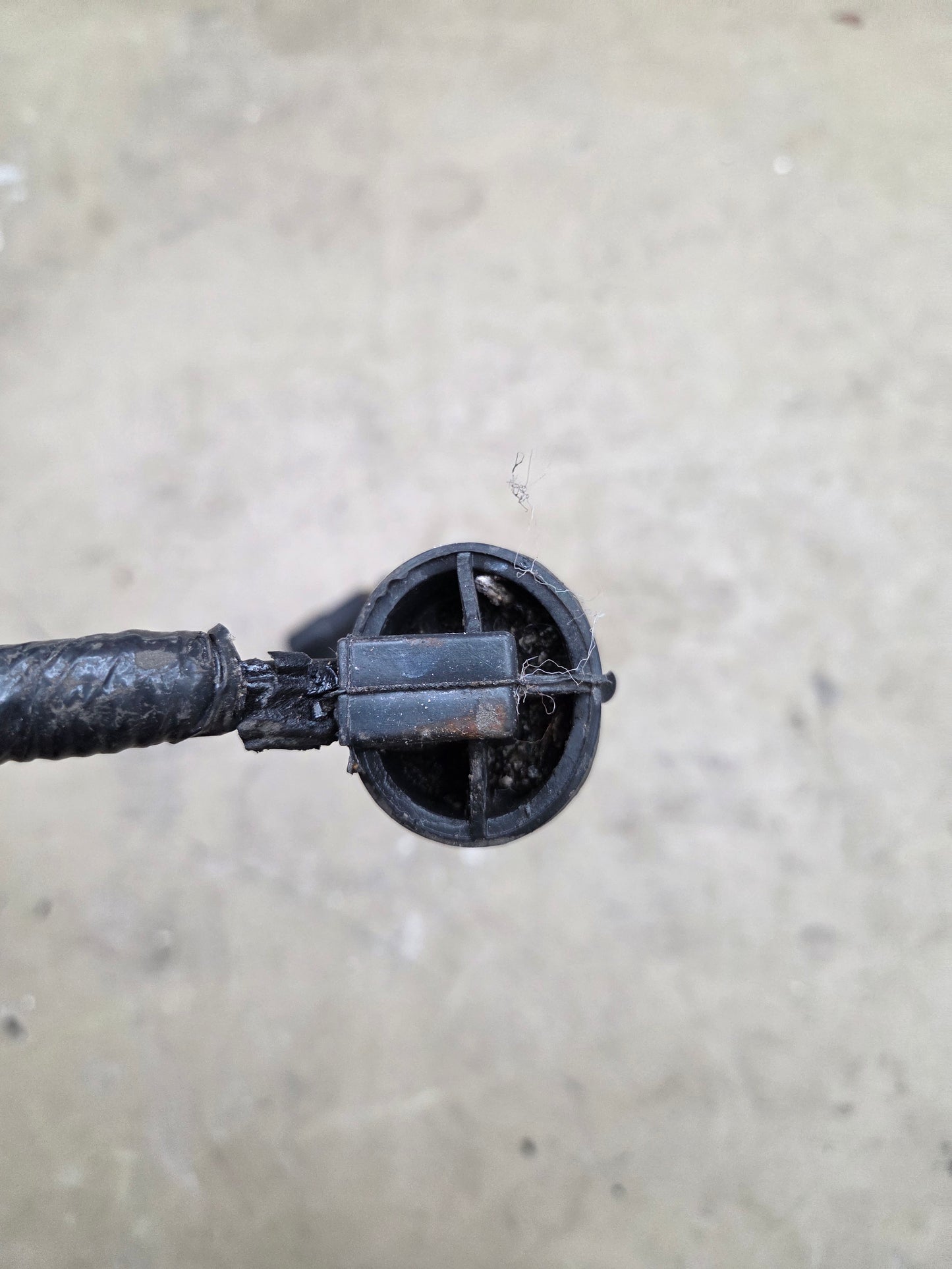 Fuel pump harness pigtail body side