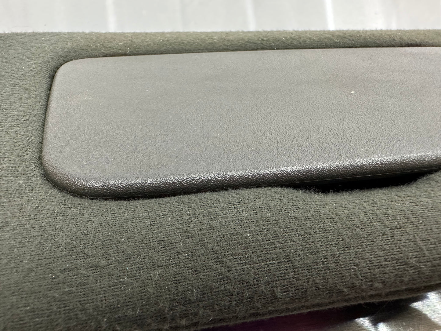 99-04 Ford Mustang Sun Visor W/ Mirror LH Driver Side OEM E97B-1004132-AAW, V66170 #01