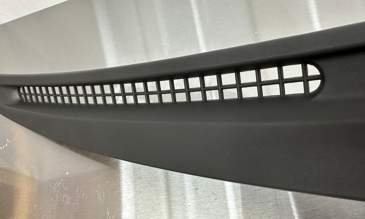 99-04 Ford Mustang Upper Dash Defrost Vent OEM 1R3X-63046B62-BAW #01