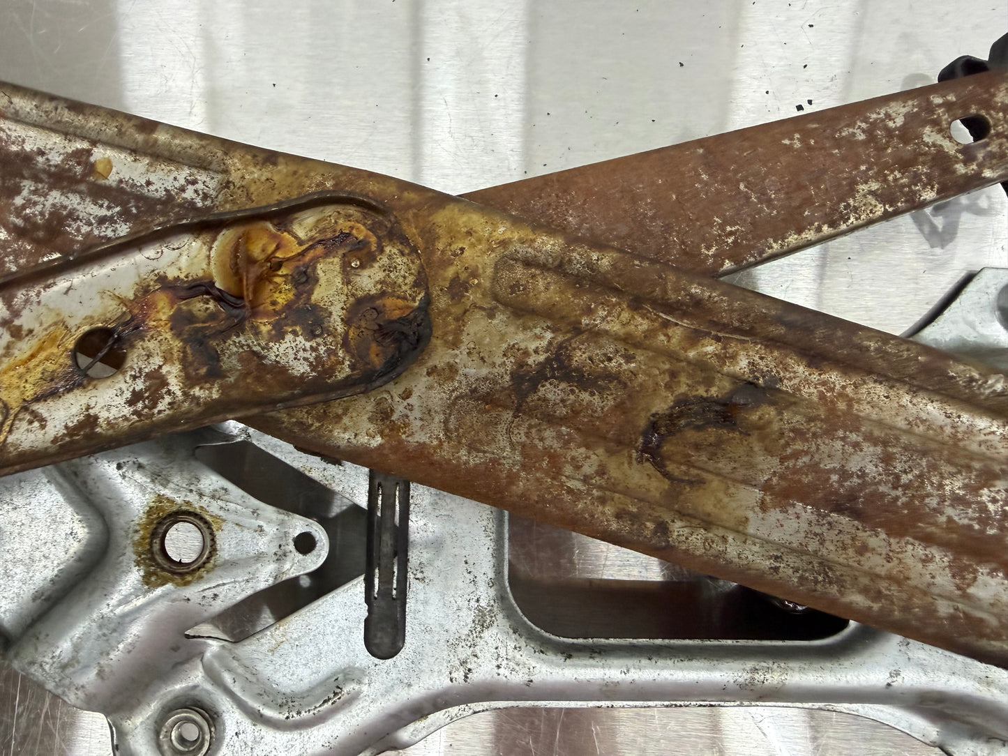 99–04 Ford Mustang Driver Side Left Window Regulator OEM #03