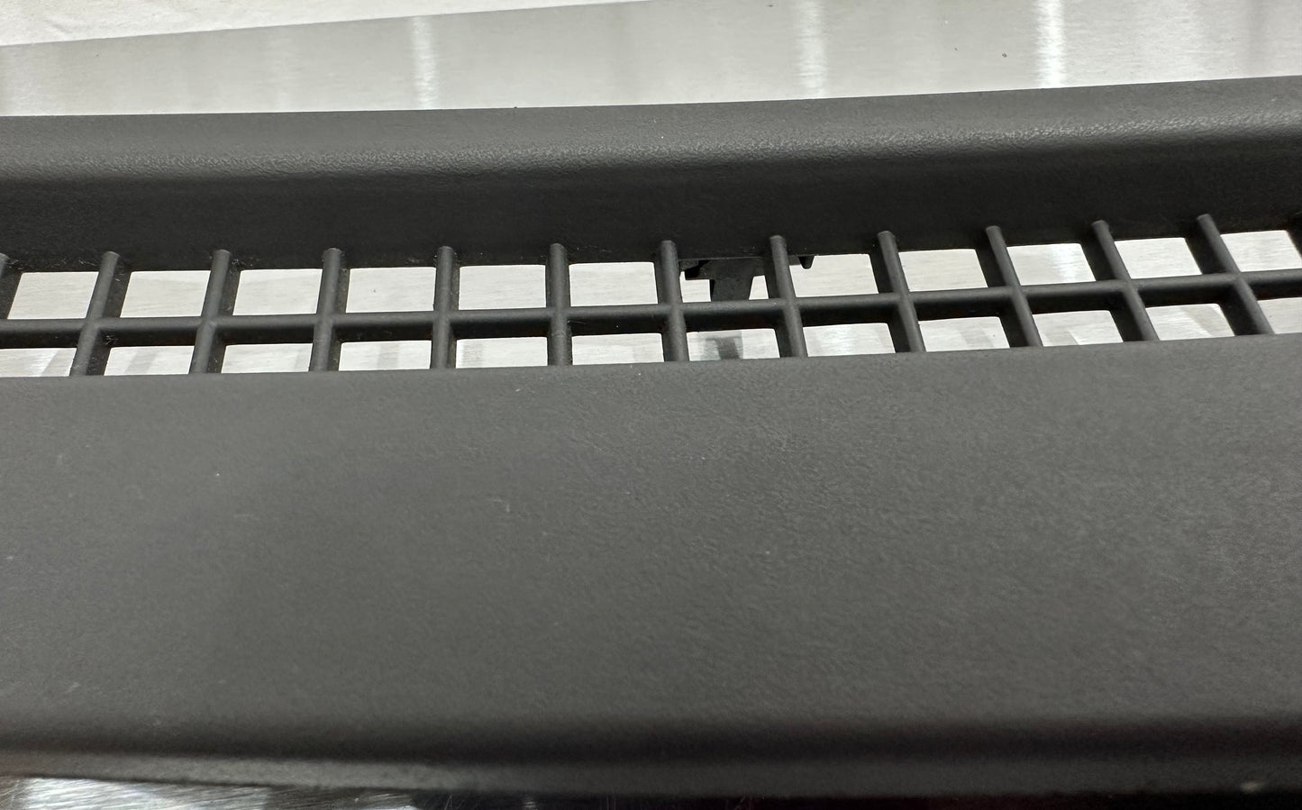 99-04 Ford Mustang Upper Dash Defrost Vent OEM 1R3X-63046B62-BAW #01