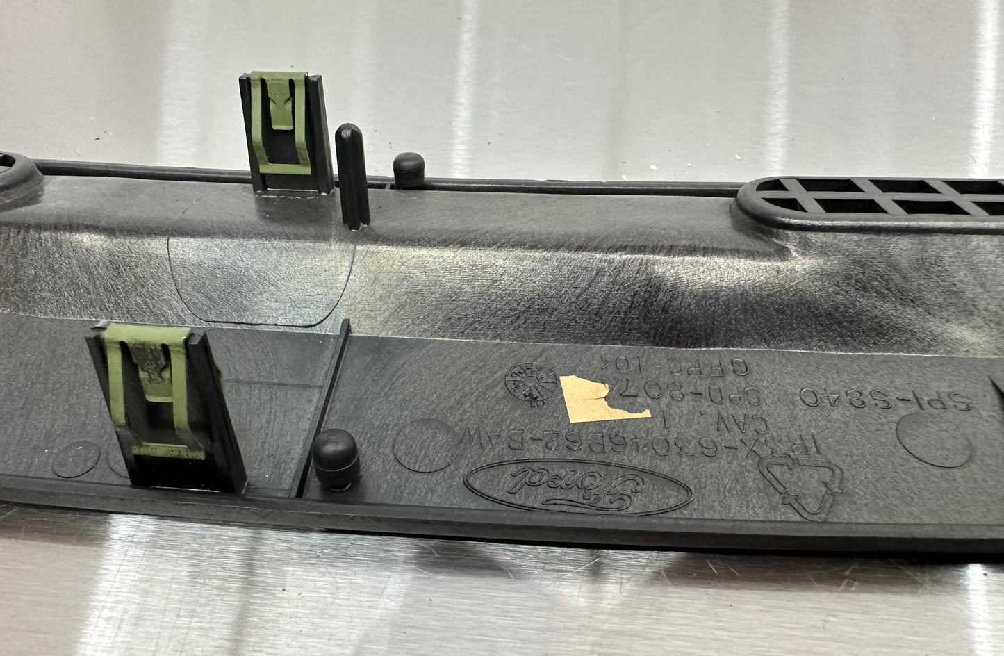 99-04 Ford Mustang Upper Dash Defrost Vent OEM 1R3X-63046B62-BAW #01