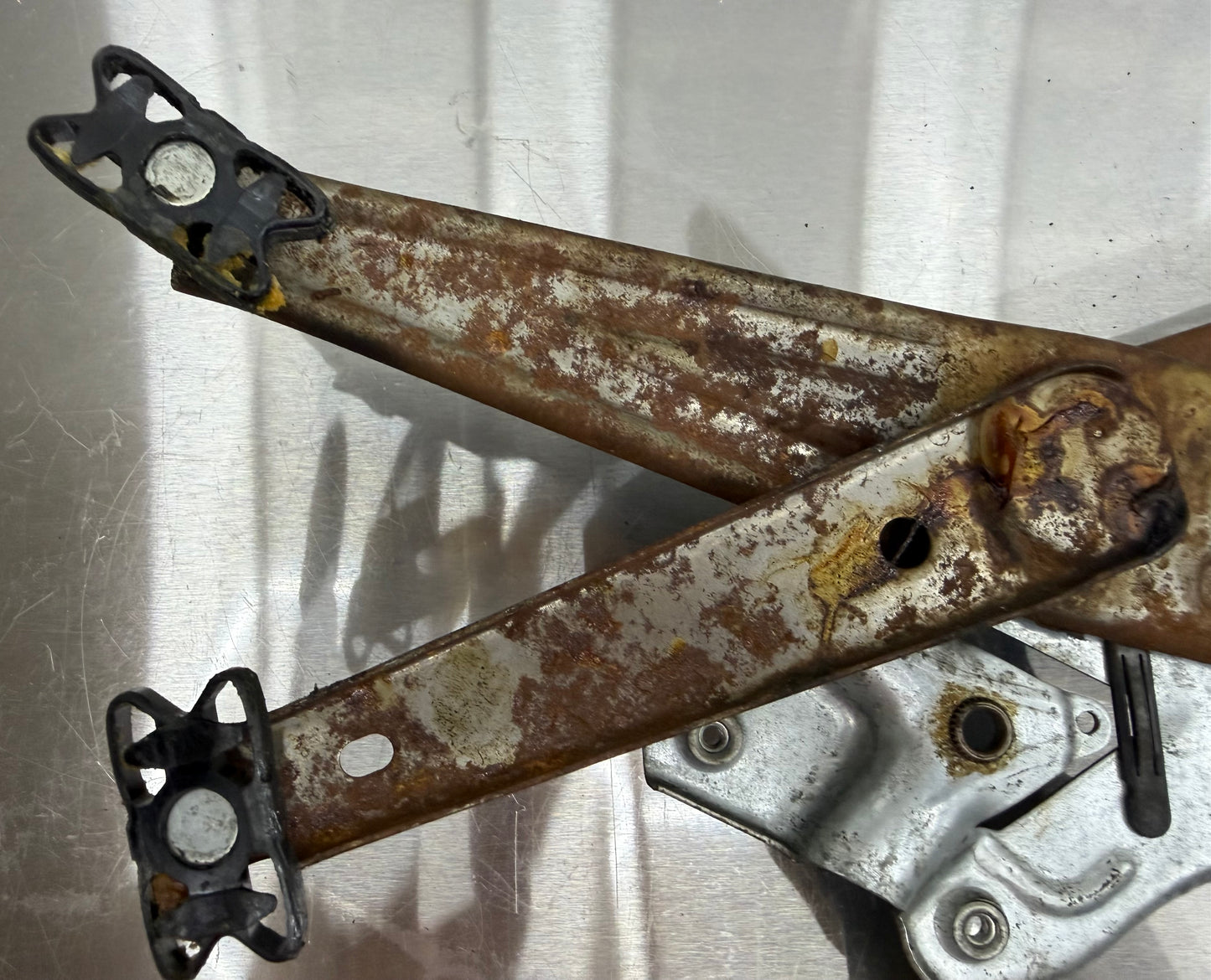 99–04 Ford Mustang Driver Side Left Window Regulator OEM #03