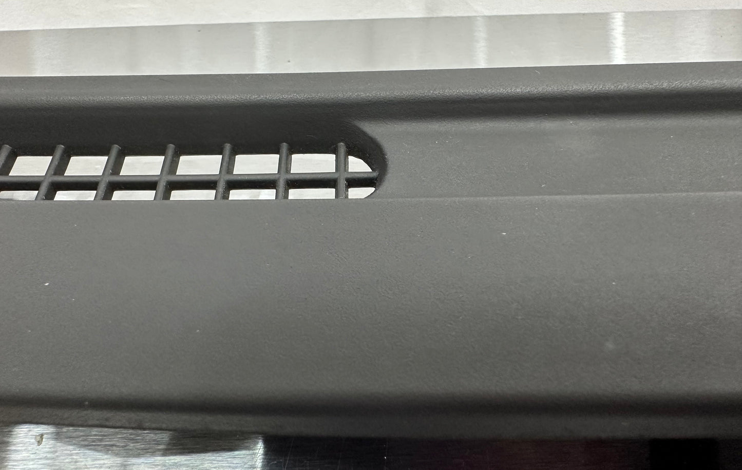 99-04 Ford Mustang Upper Dash Defrost Vent OEM 1R3X-63046B62-BAW #01