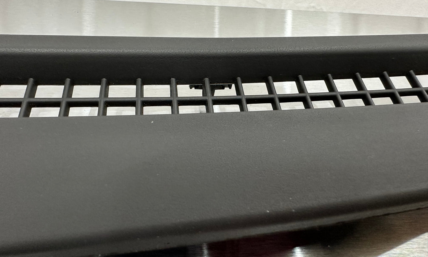 99-04 Ford Mustang Upper Dash Defrost Vent OEM 1R3X-63046B62-BAW #01