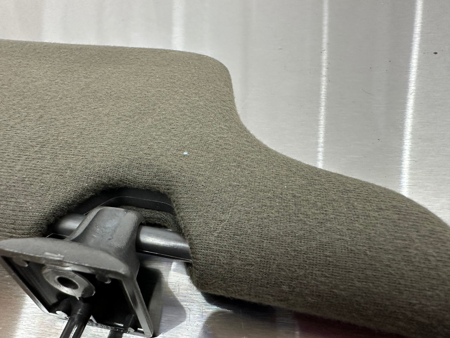 99-04 Ford Mustang Sun Visor W/ Mirror LH Driver Side OEM E97B-1004132-AAW, V66170 #01