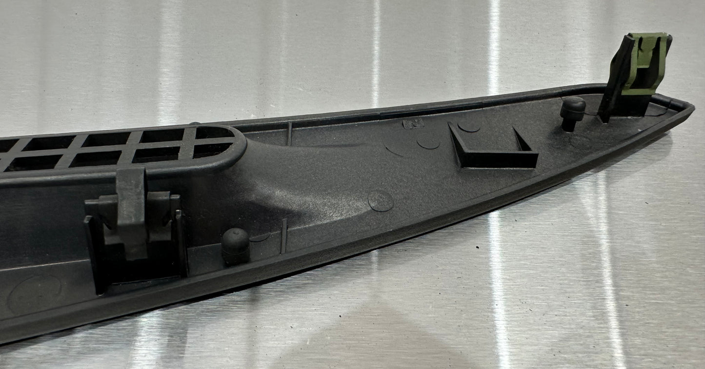 99-04 Ford Mustang Upper Dash Defrost Vent OEM 1R3X-63046B62-BAW #01