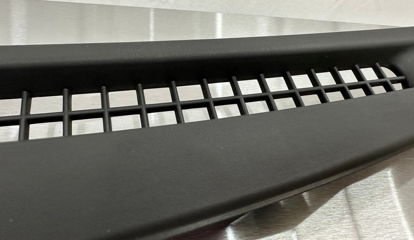 99-04 Ford Mustang Upper Dash Defrost Vent OEM 1R3X-63046B62-BAW #01