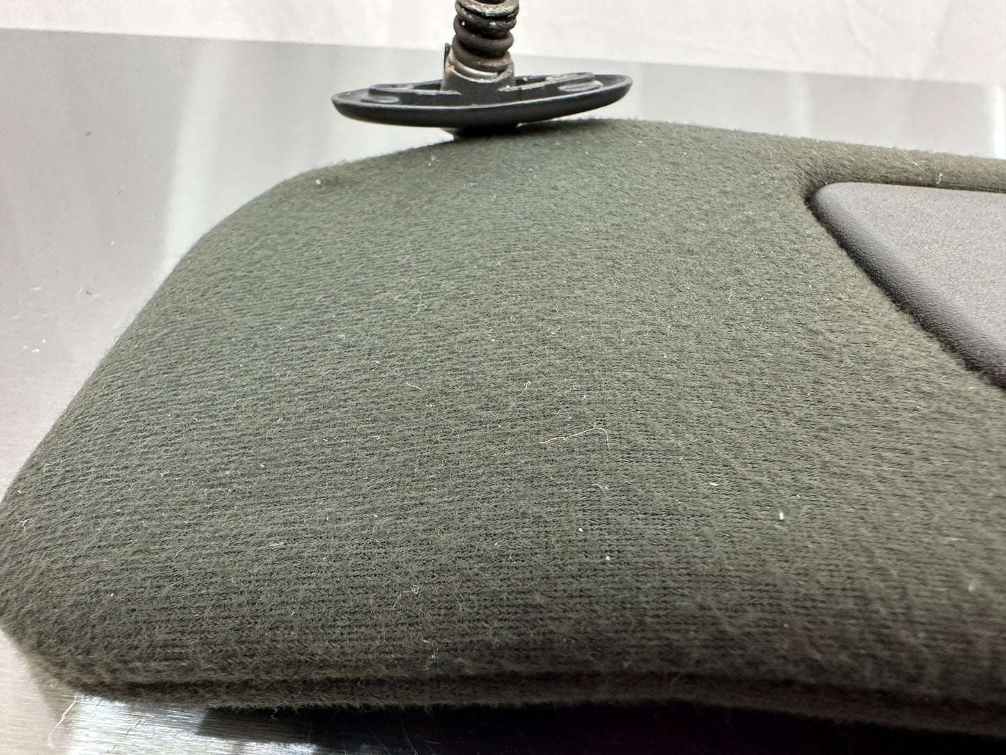 99-04 Ford Mustang Sun Visor W/ Mirror LH Driver Side OEM E97B-1004132-AAW, V66170 #01