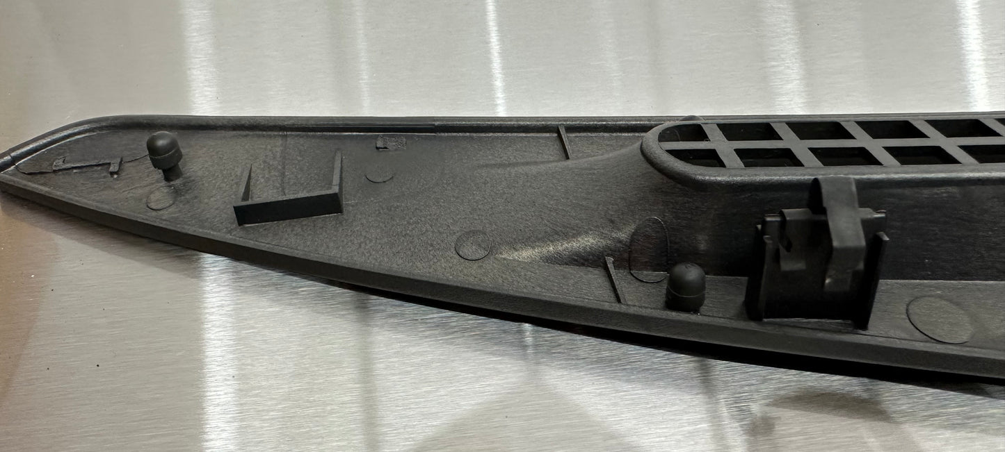 99-04 Ford Mustang Upper Dash Defrost Vent OEM 1R3X-63046B62-BAW #01