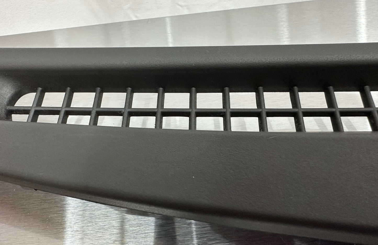 99-04 Ford Mustang Upper Dash Defrost Vent OEM 1R3X-63046B62-BAW #01