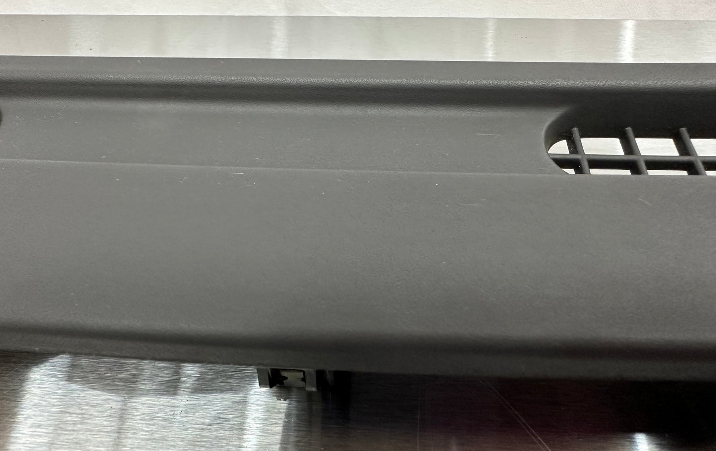 99-04 Ford Mustang Upper Dash Defrost Vent OEM 1R3X-63046B62-BAW #01