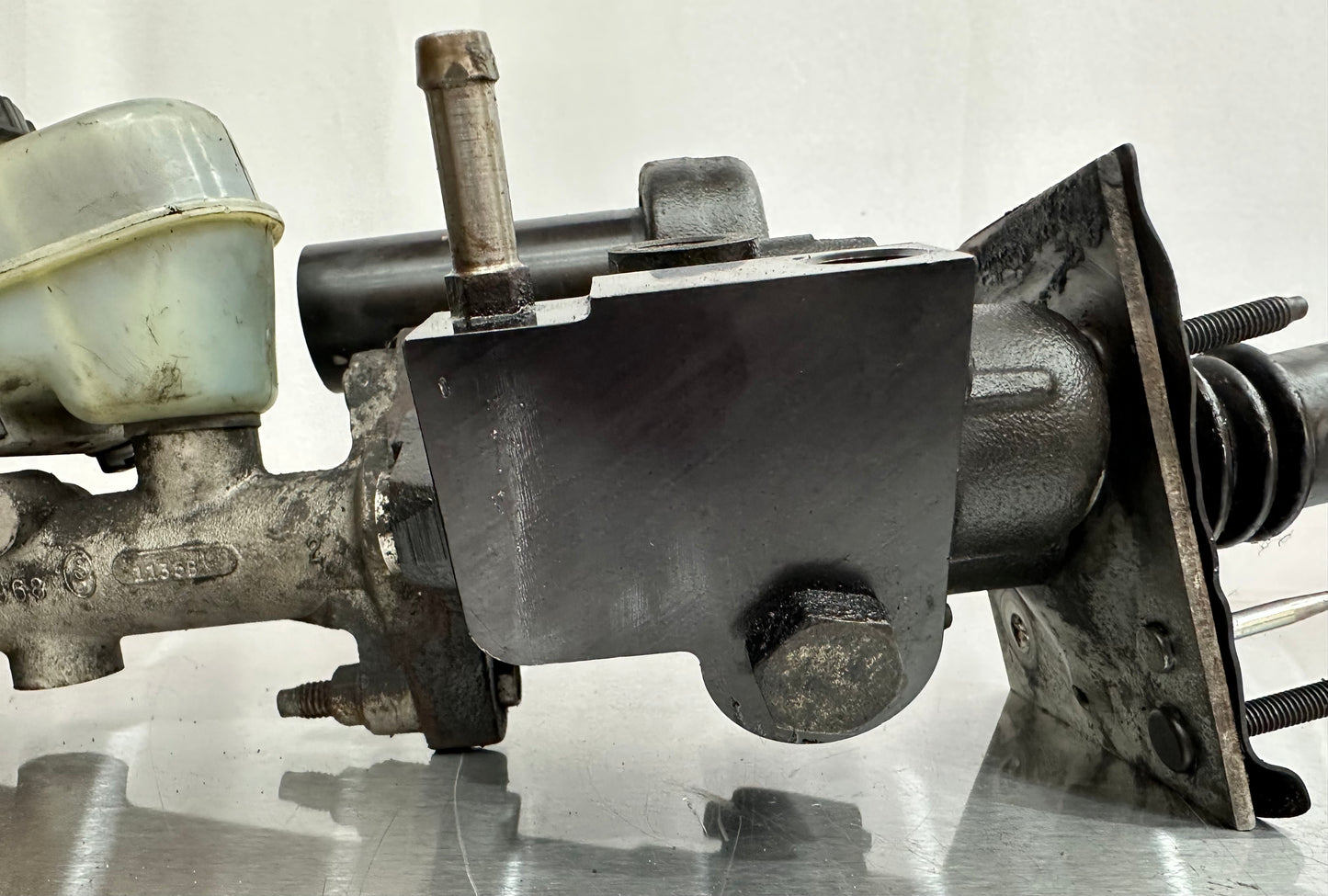 99-04 Ford Mustang Hydroboost W/ Lines OEM XR33-3A719-BD #01