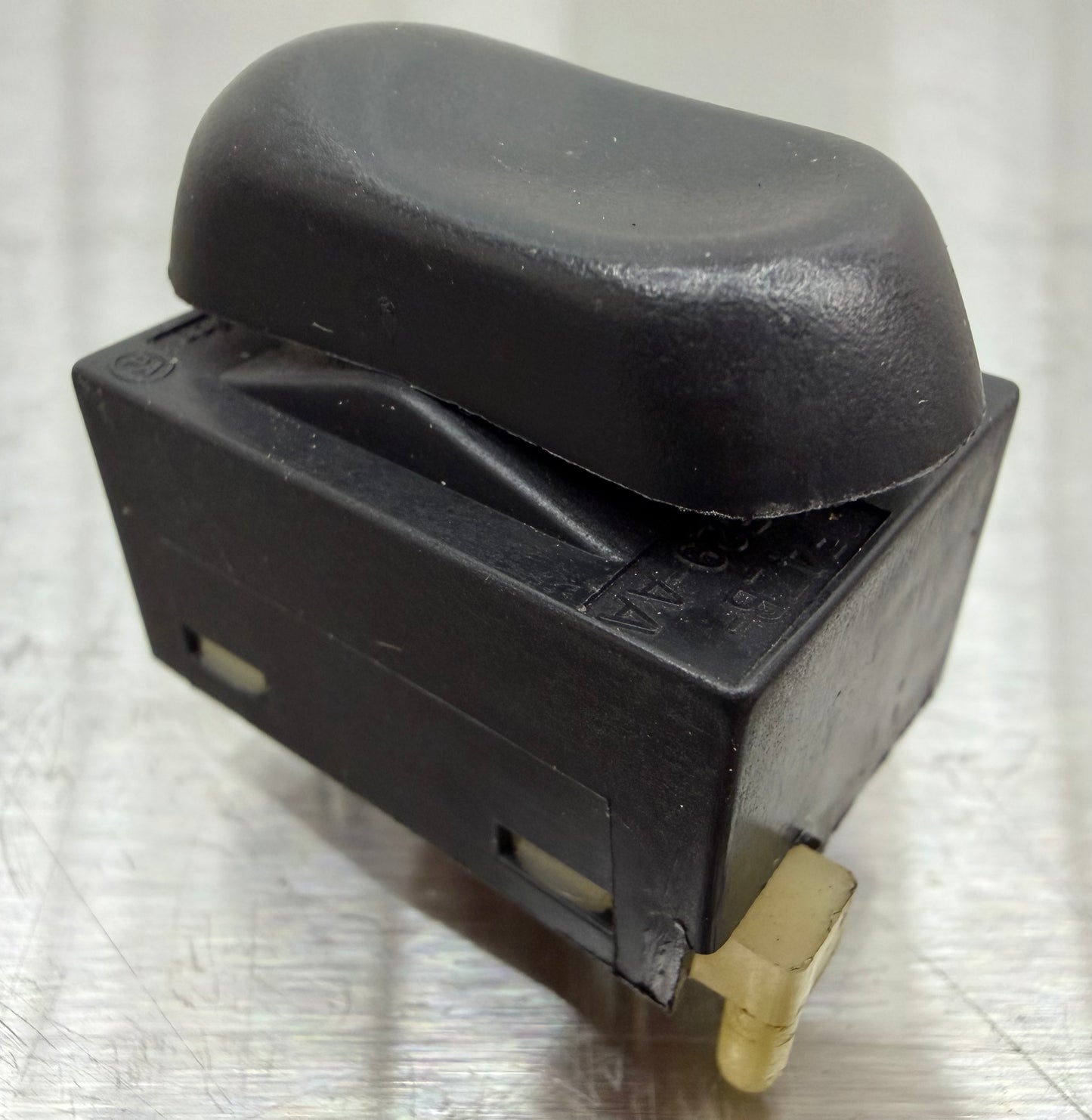 99-04 Ford Mustang Power Window Switch Button OEM F4ZB-14529-AA #01