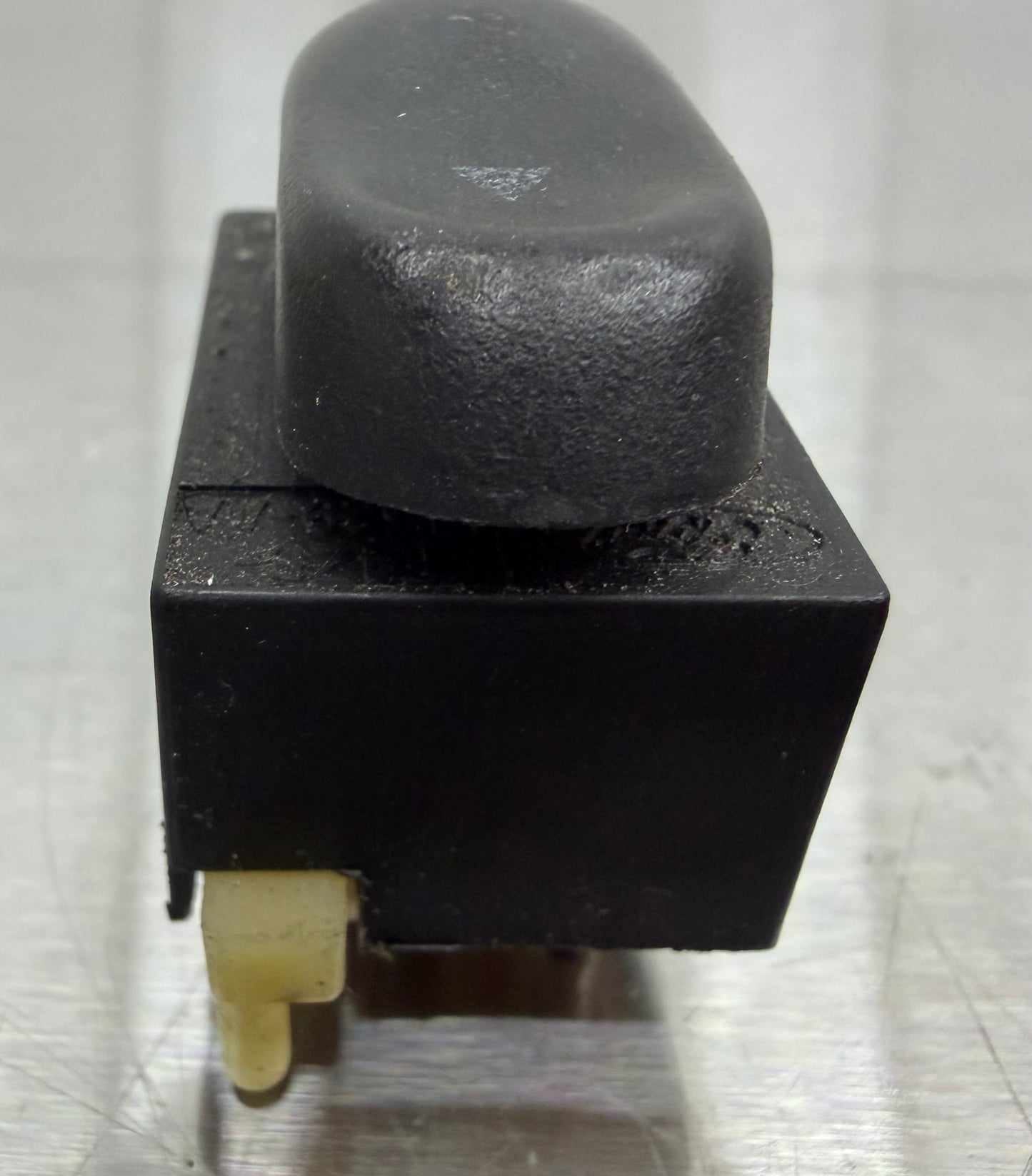99-04 Ford Mustang Power Window Switch Button OEM F4ZB-14529-AA #03A