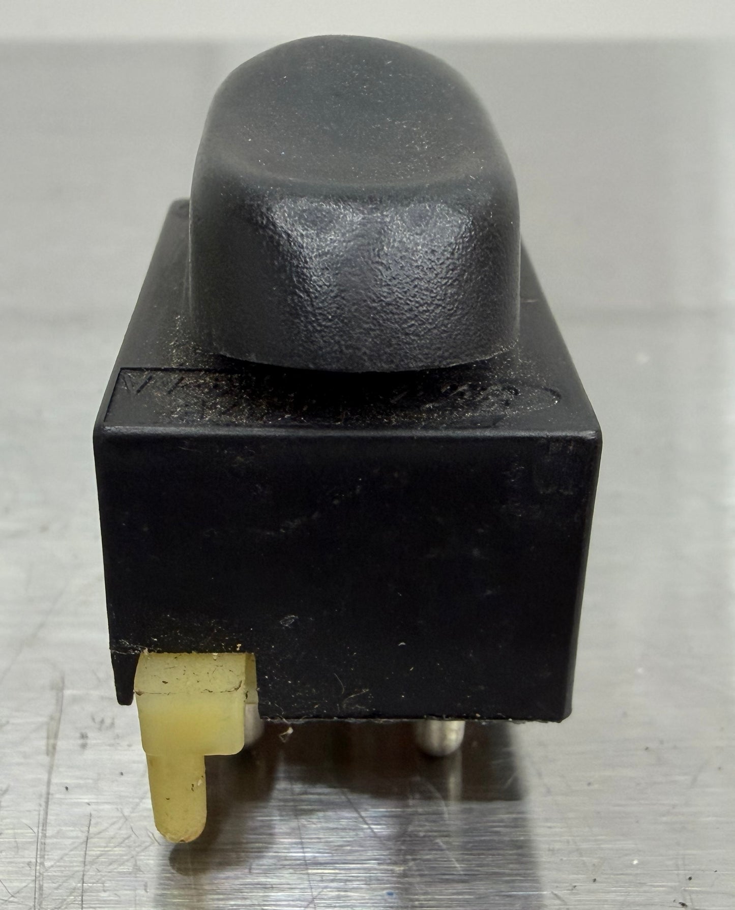 99-04 Ford Mustang Power Window Switch Button OEM F4ZB-14529-AA #03B