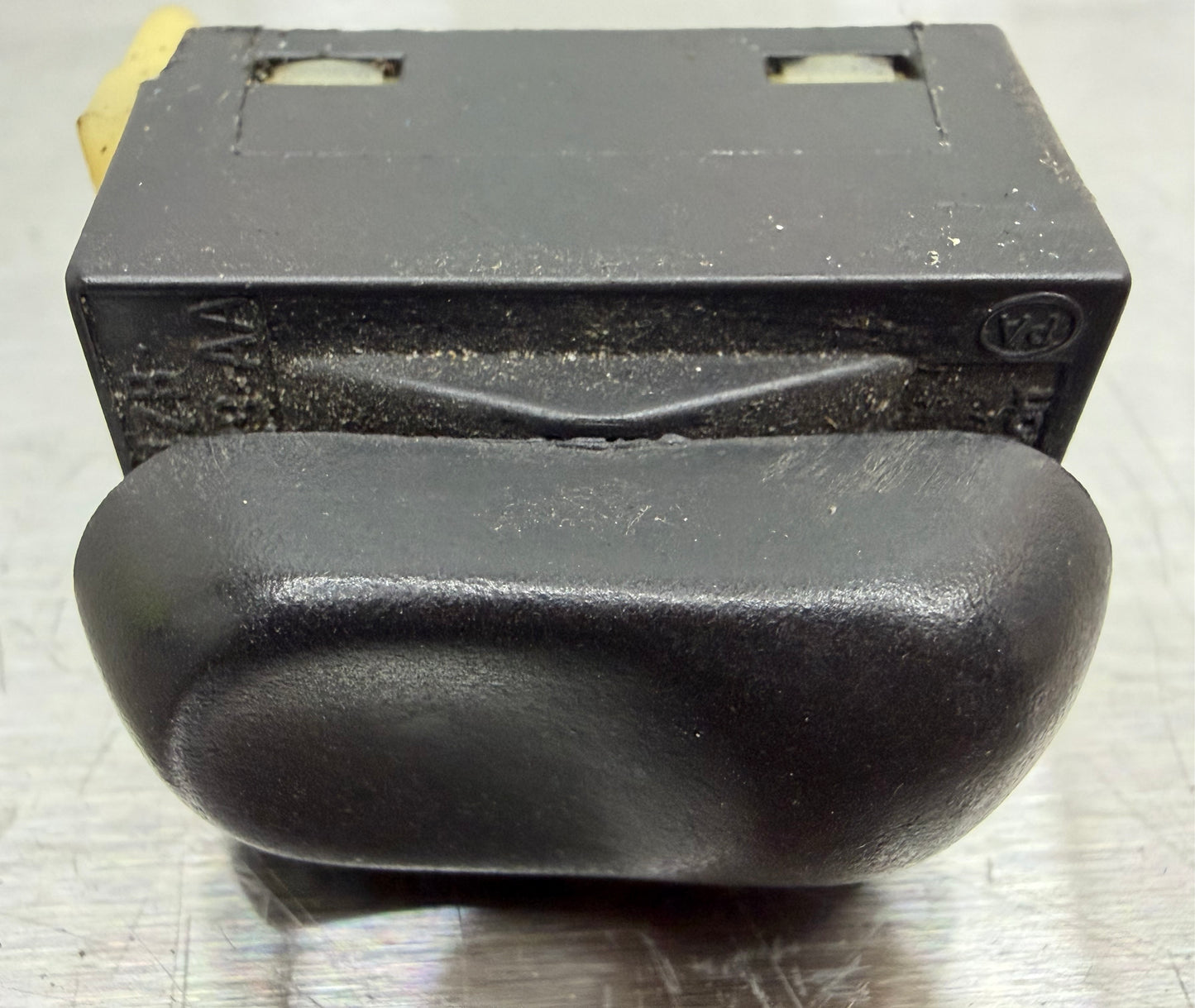 99-04 Ford Mustang Power Window Switch Button OEM F4ZB-14529-AA #03B