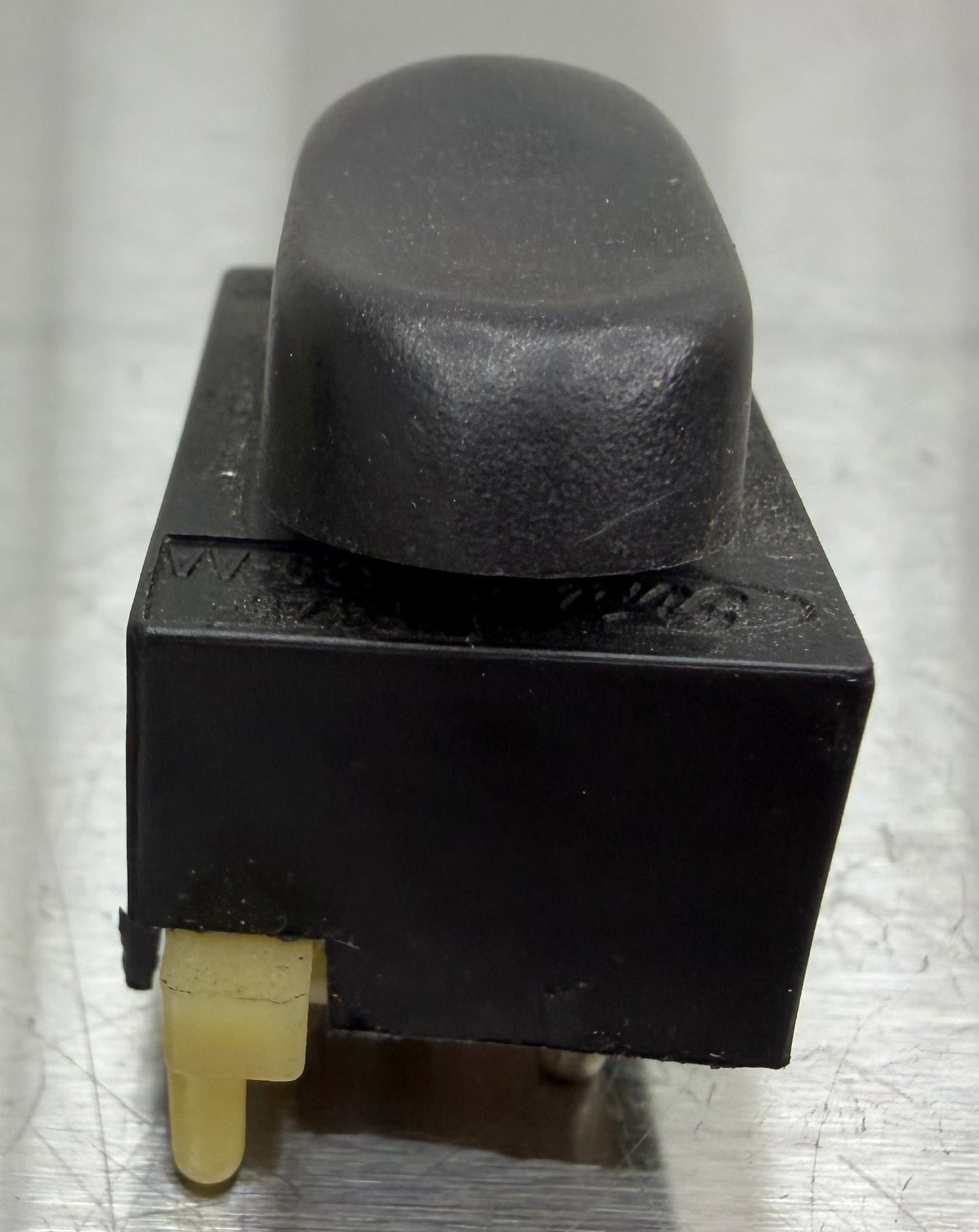 99-04 Ford Mustang Power Window Switch Button OEM F4ZB-14529-AA #03C