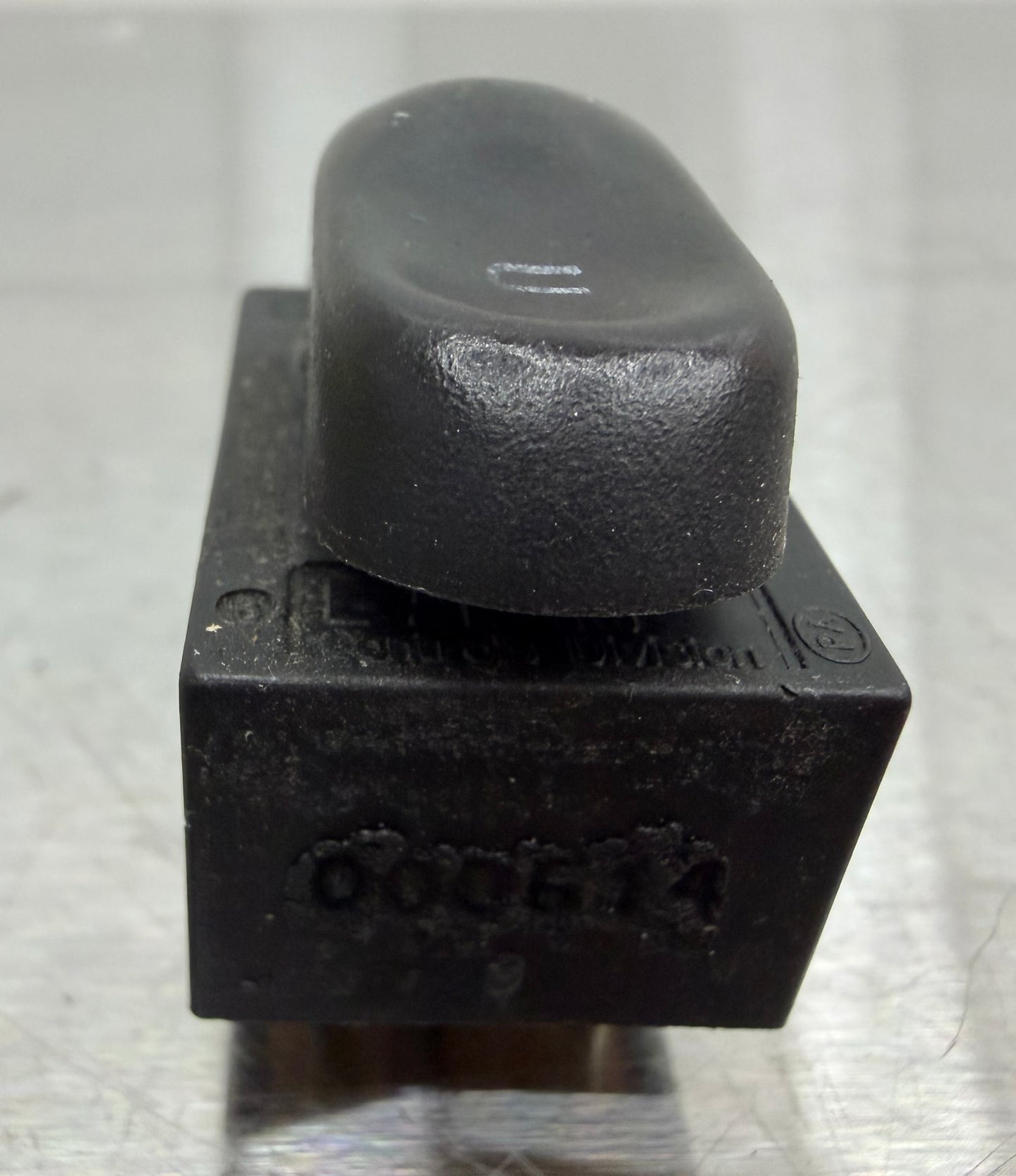 99-04 Ford Mustang Power Door Lock Switch OEM F4ZB-14017-AA #03A