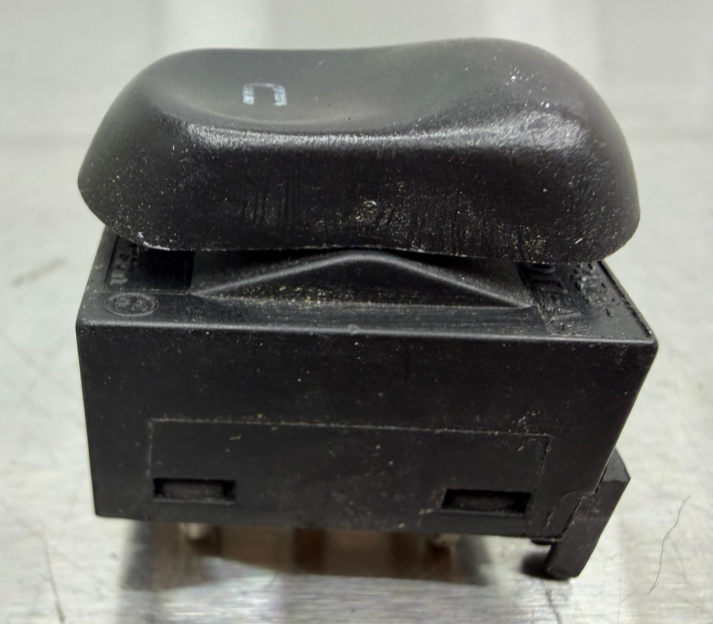 99-04 Ford Mustang Power Door Lock Switch OEM F4ZB-14017-AA #03A
