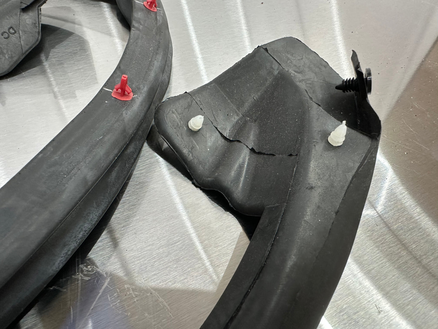 99-04 Ford Mustang LH/RH Upper Door Weatherstrip Seal Aftermarket #01