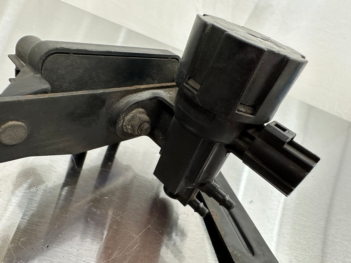 99-04 Ford Mustang Exhaust Gas Recirculation Pressure Feedback Sensor (EGR) OEM F77E-9J460-AB #01