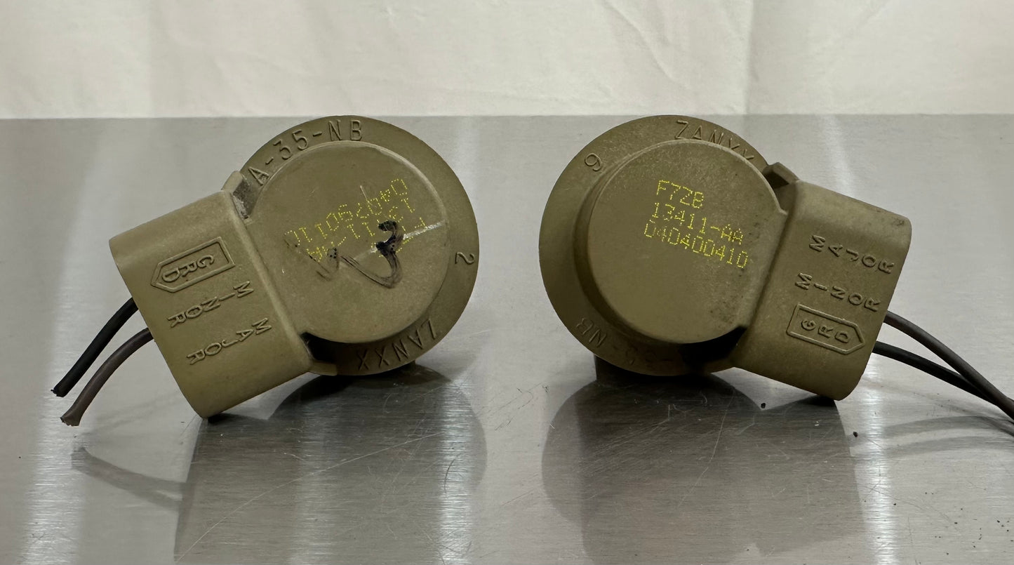 99-04 Ford Mustang Turn Signal Light Bulb Socket Holder W/ Pigtail Wire Harness OEM F7ZB-13411-AA #01