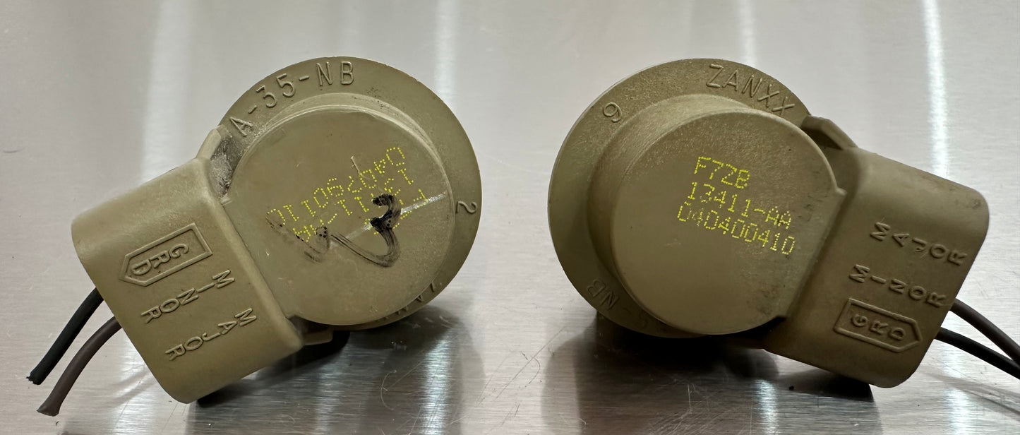 99-04 Ford Mustang Turn Signal Light Bulb Socket Holder W/ Pigtail Wire Harness OEM F7ZB-13411-AA #01