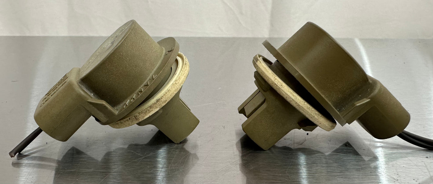 99-04 Ford Mustang Turn Signal Light Bulb Socket Holder W/ Pigtail Wire Harness OEM F7ZB-13411-AA #01