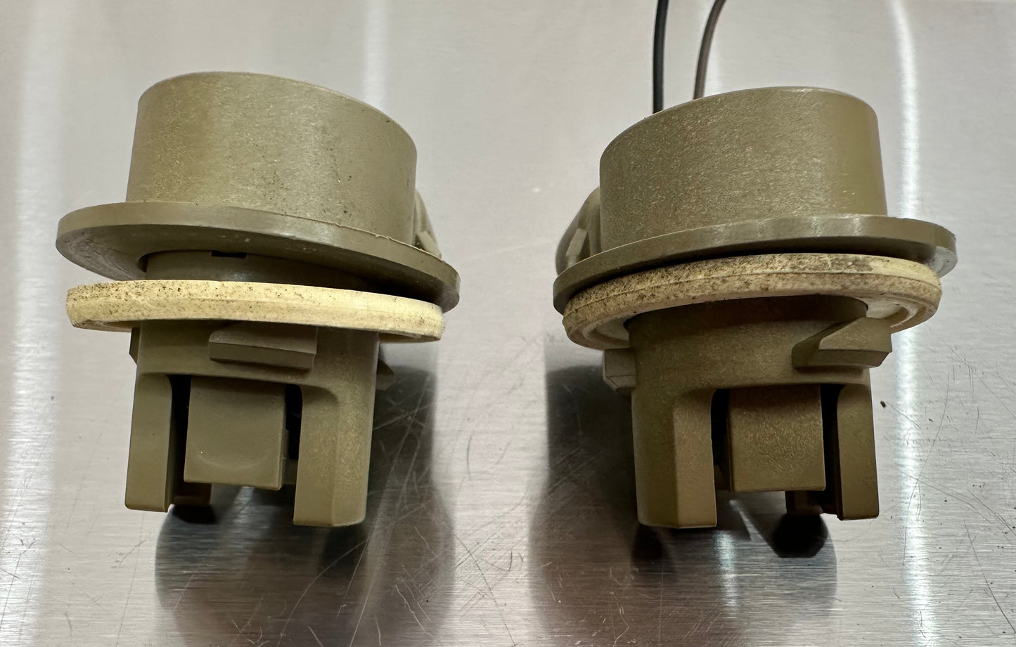 99-04 Ford Mustang Turn Signal Light Bulb Socket Holder W/ Pigtail Wire Harness OEM F7ZB-13411-AA #01