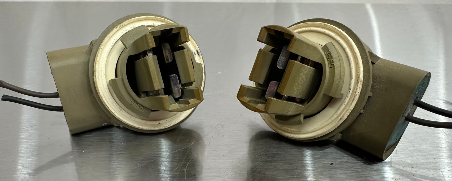 99-04 Ford Mustang Turn Signal Light Bulb Socket Holder W/ Pigtail Wire Harness OEM F7ZB-13411-AA #01