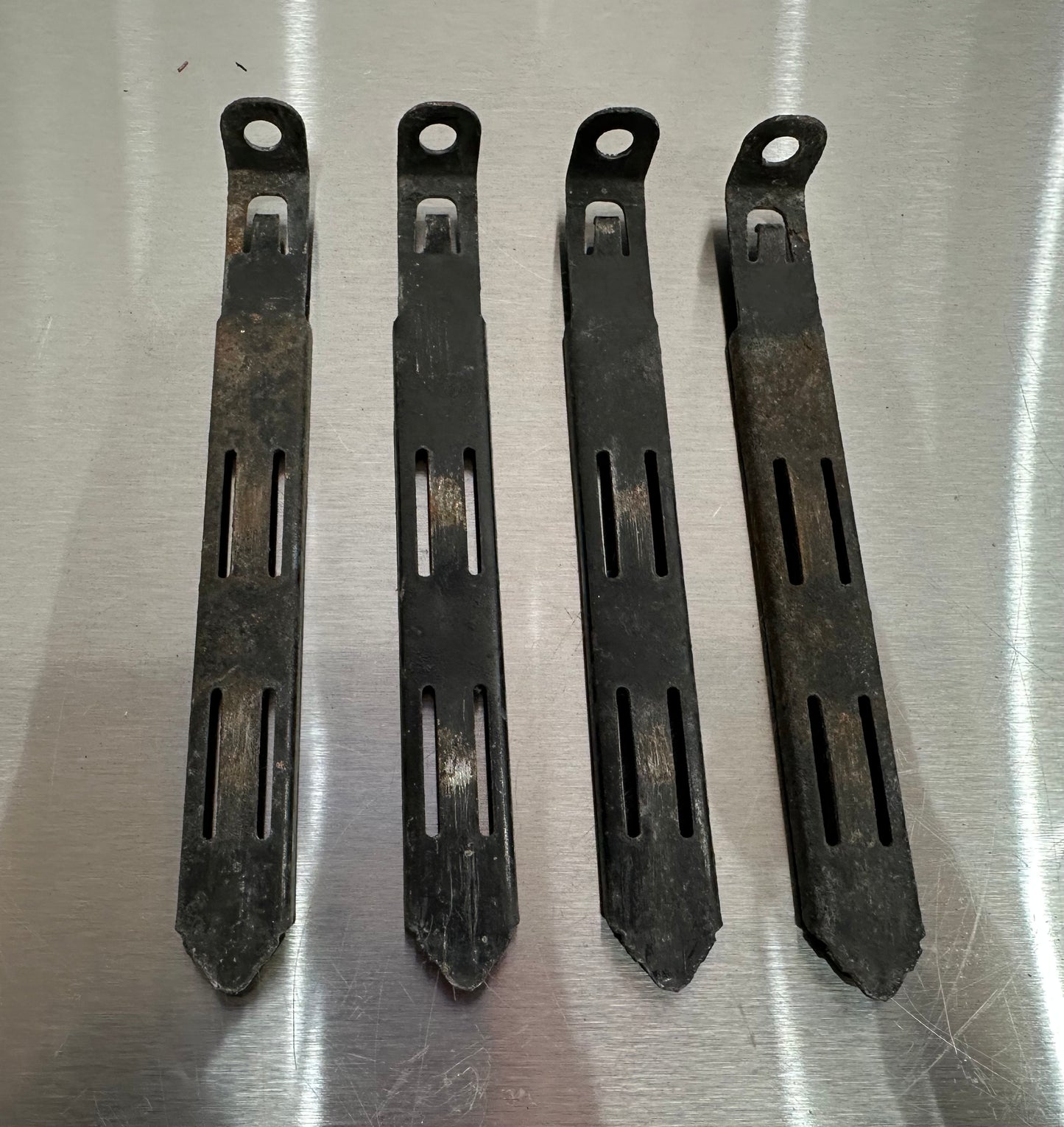 99-04 Ford Mustang Headlight Mounting Instalation Tie Down Retainer Clips OEM #01