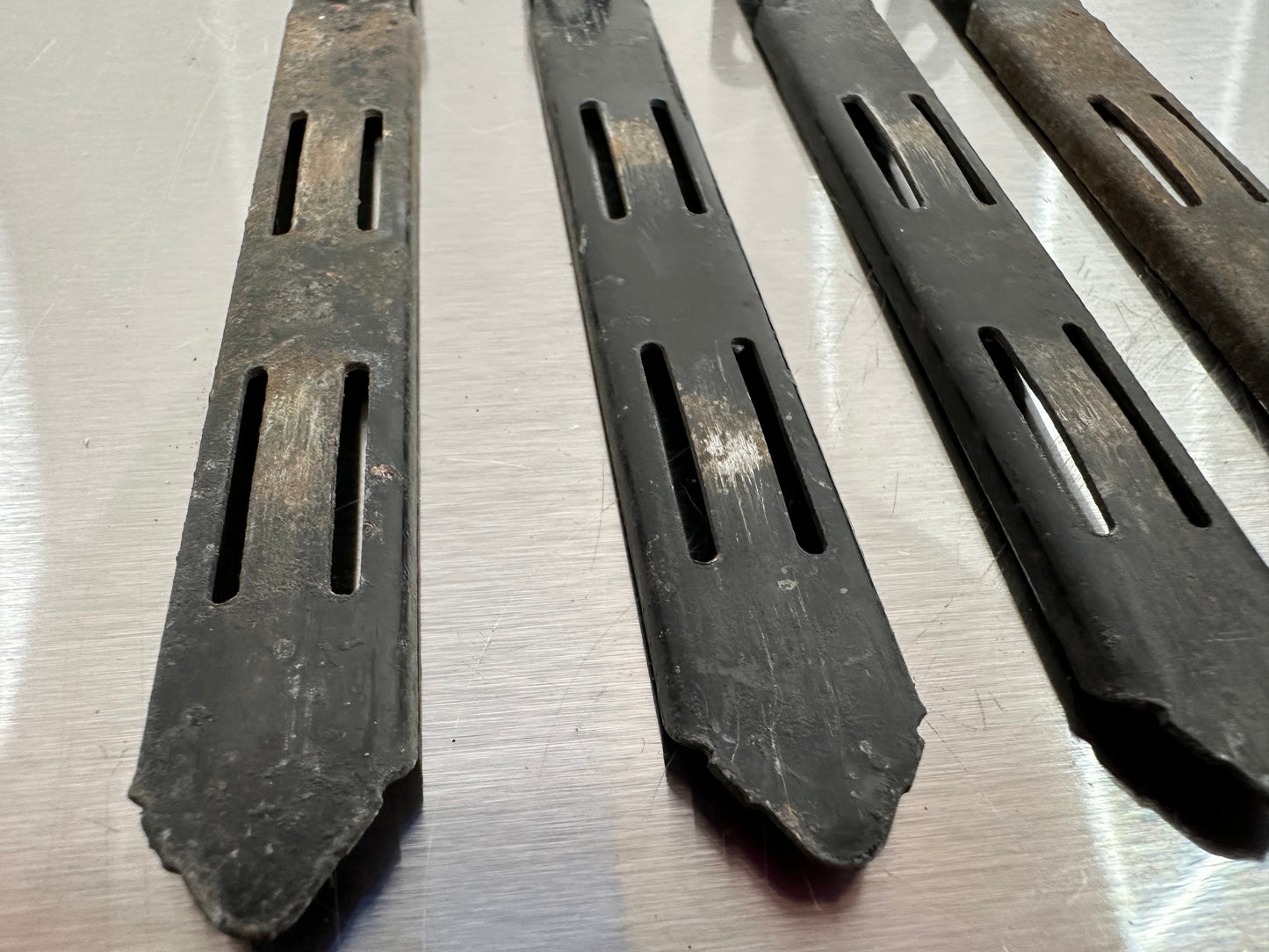 99-04 Ford Mustang Headlight Mounting Instalation Tie Down Retainer Clips OEM #01