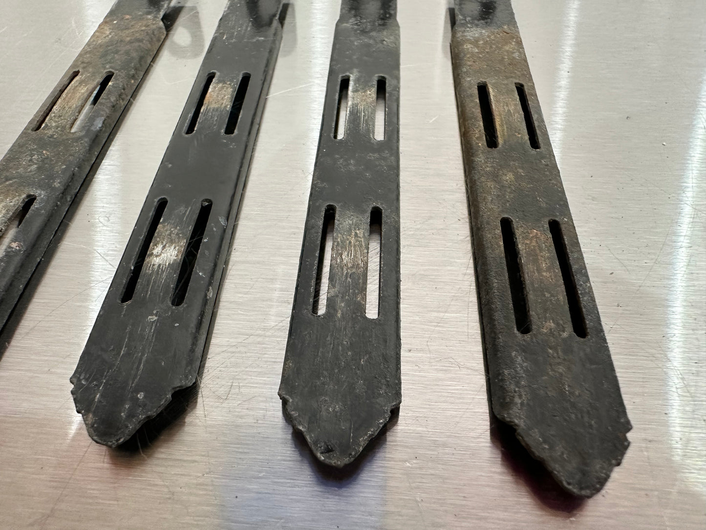 99-04 Ford Mustang Headlight Mounting Instalation Tie Down Retainer Clips OEM #01