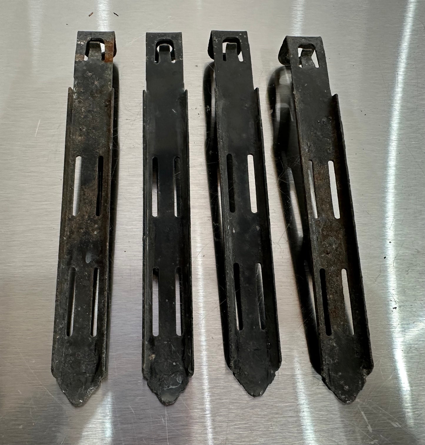 99-04 Ford Mustang Headlight Mounting Instalation Tie Down Retainer Clips OEM #01