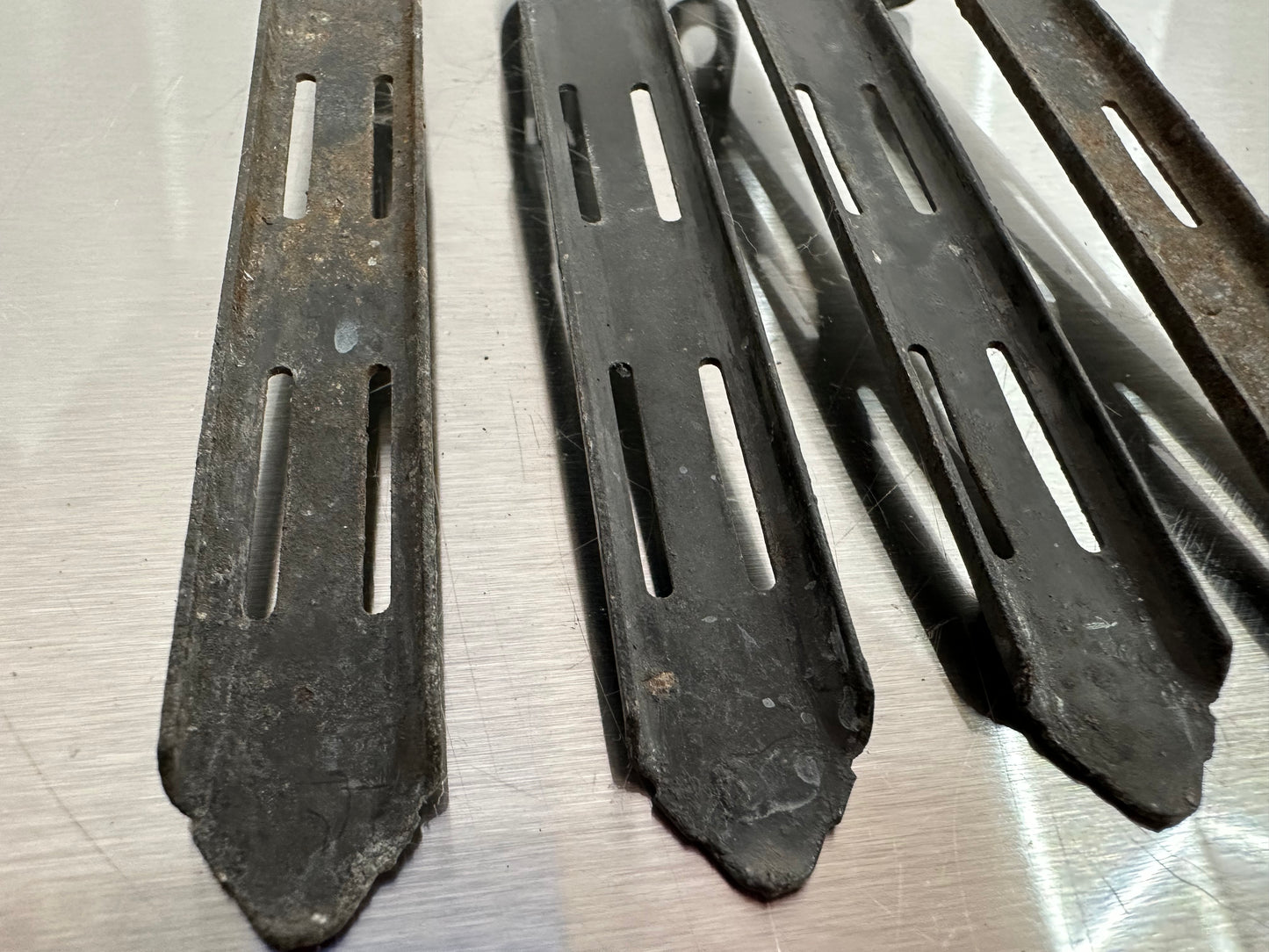 99-04 Ford Mustang Headlight Mounting Instalation Tie Down Retainer Clips OEM #01