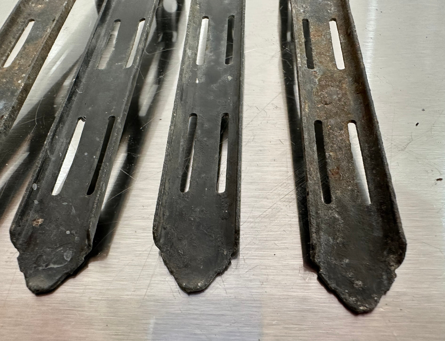 99-04 Ford Mustang Headlight Mounting Instalation Tie Down Retainer Clips OEM #01