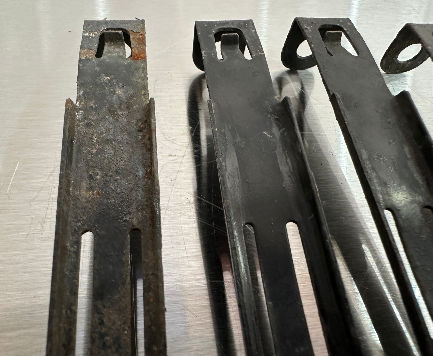 99-04 Ford Mustang Headlight Mounting Instalation Tie Down Retainer Clips OEM #01