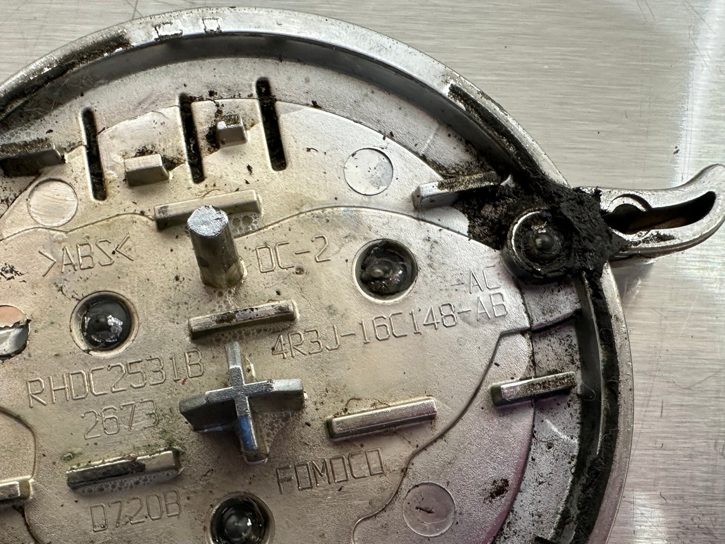 04 Ford Mustang 40th Anniversary Fender Emblem RH Passenger 4R3J-16C148-AB #02