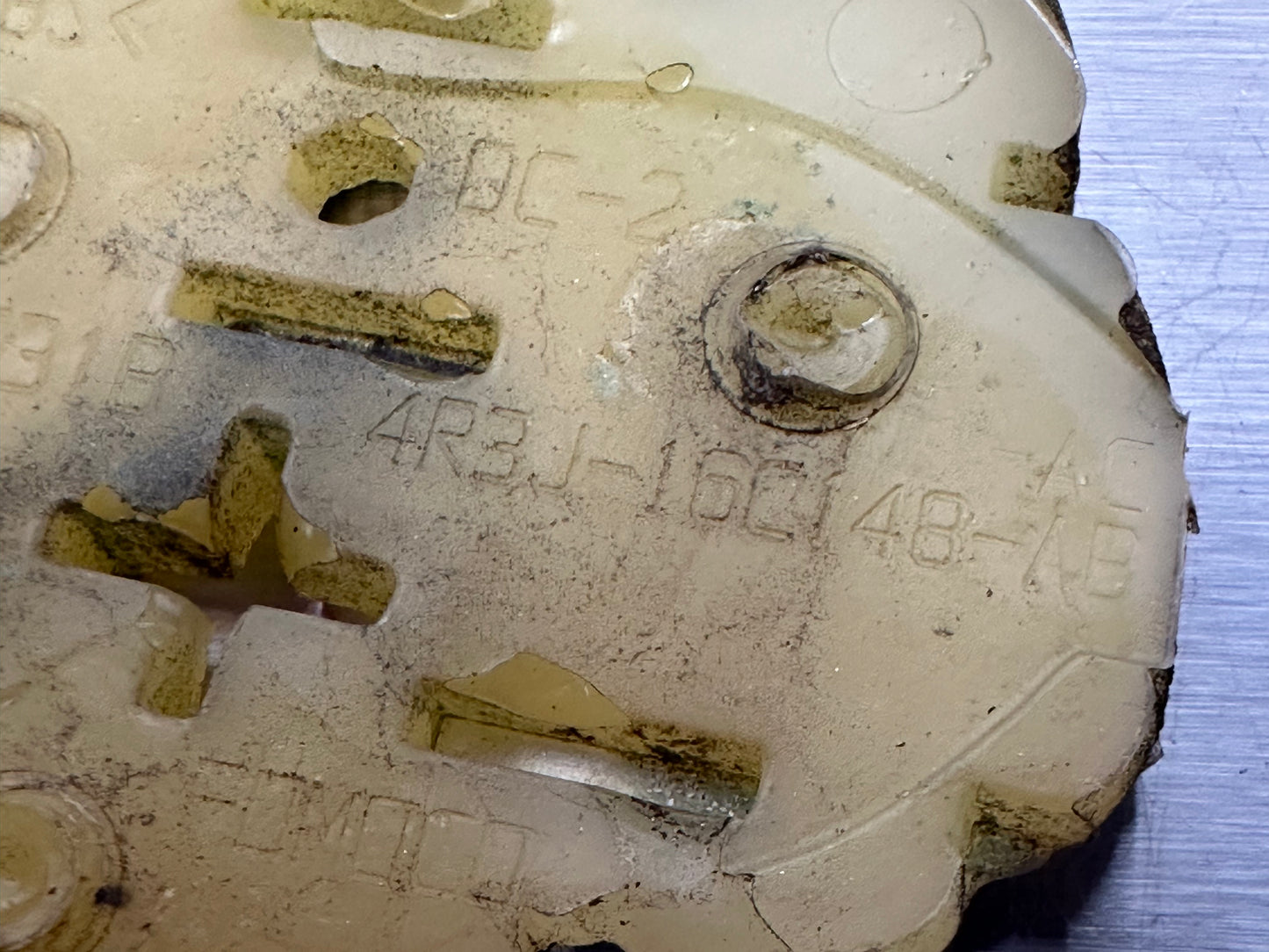 04 Ford Mustang 40th Anniversary Fender Emblem RH Passenger 4R3J-16C148-AB #02