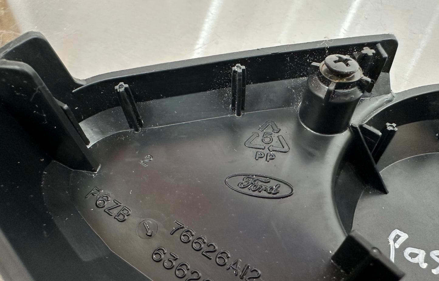 99-04 Ford Mustang Front RH Passenger Seat Hinge Cover OEM F6ZB-76626A12-AAW #B