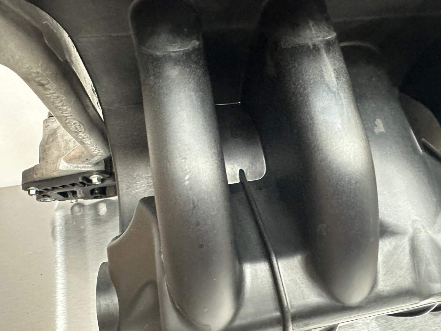 99-04 Ford Mustang Intake Manifold OEM 1W7E-9424-AB, F6ZE-8594-AB, 7L3E-8575-CA, RF5W7E-8C368-AB #01