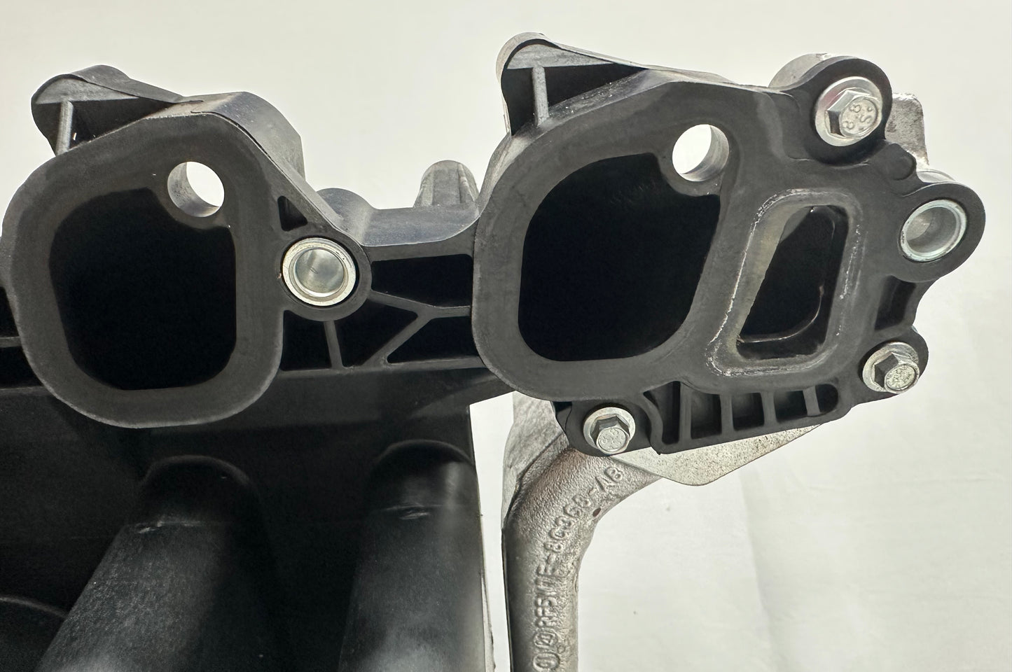 99-04 Ford Mustang Intake Manifold OEM 1W7E-9424-AB, F6ZE-8594-AB, 7L3E-8575-CA, RF5W7E-8C368-AB #01