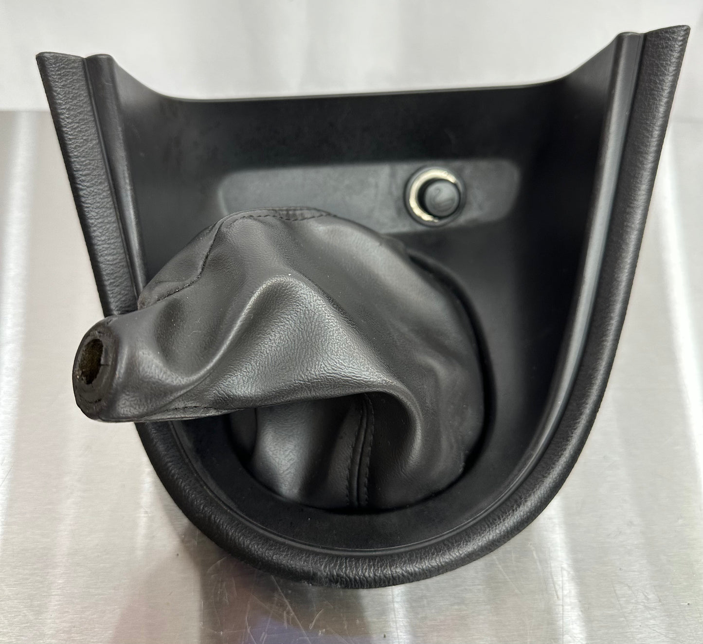 99-04 Ford Mustang Automatic Shifter Console Trim Bezel W/ 20V Cigarette Lighter OEM XR3X-6304567-AAW, 3R33-63045844-DA #01