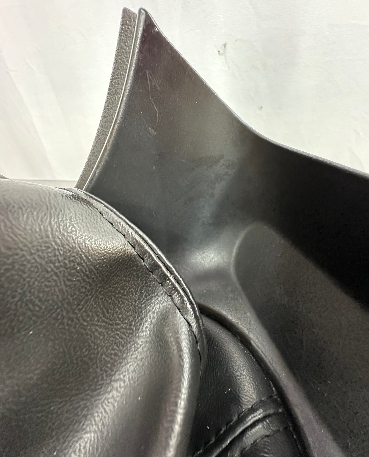 99-04 Ford Mustang Automatic Shifter Console Trim Bezel W/ 20V Cigarette Lighter OEM XR3X-6304567-AAW, 3R33-63045844-DA #01