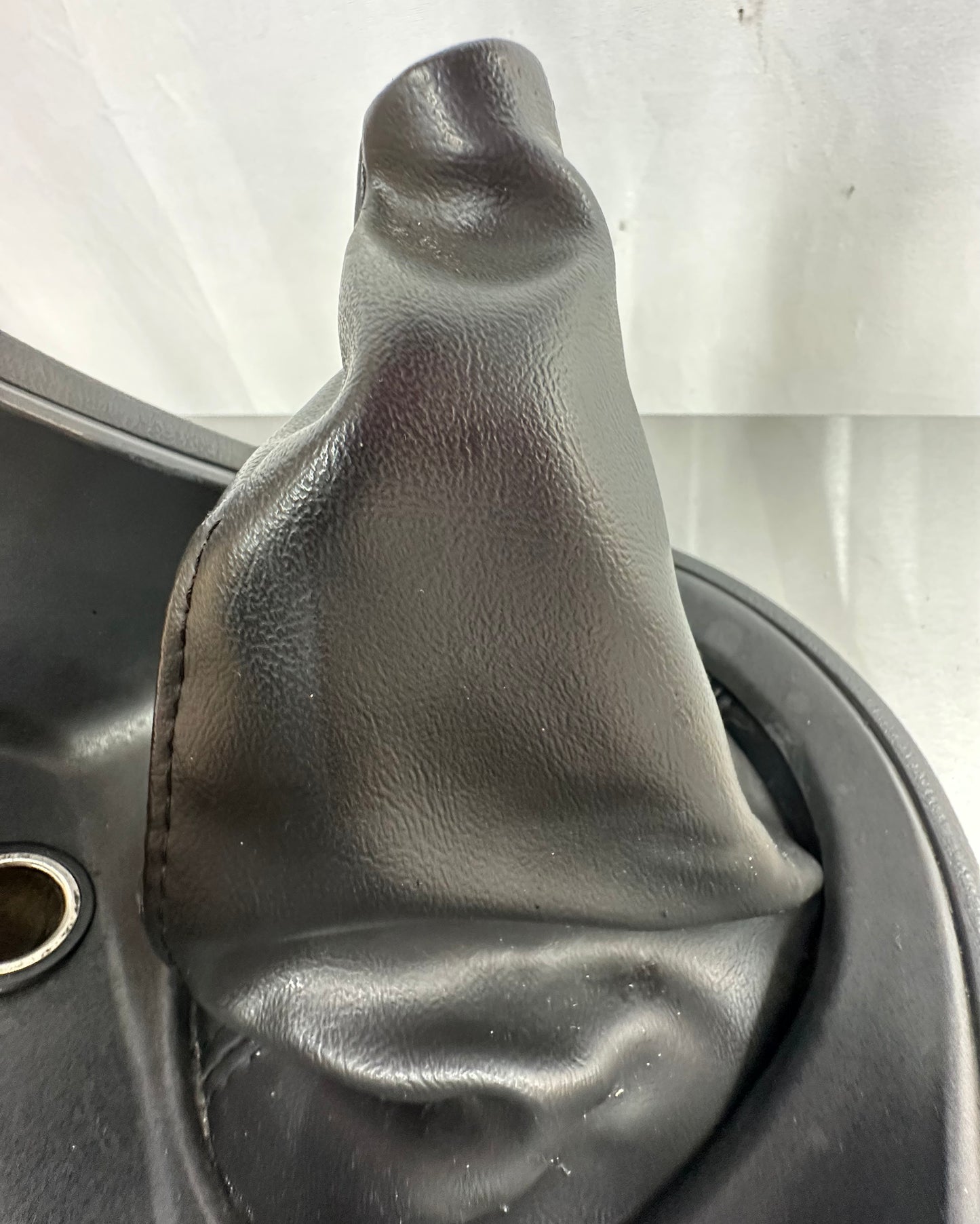 99-04 Ford Mustang Automatic Shifter Console Trim Bezel W/ 20V Cigarette Lighter OEM XR3X-6304567-AAW, 3R33-63045844-DA #01