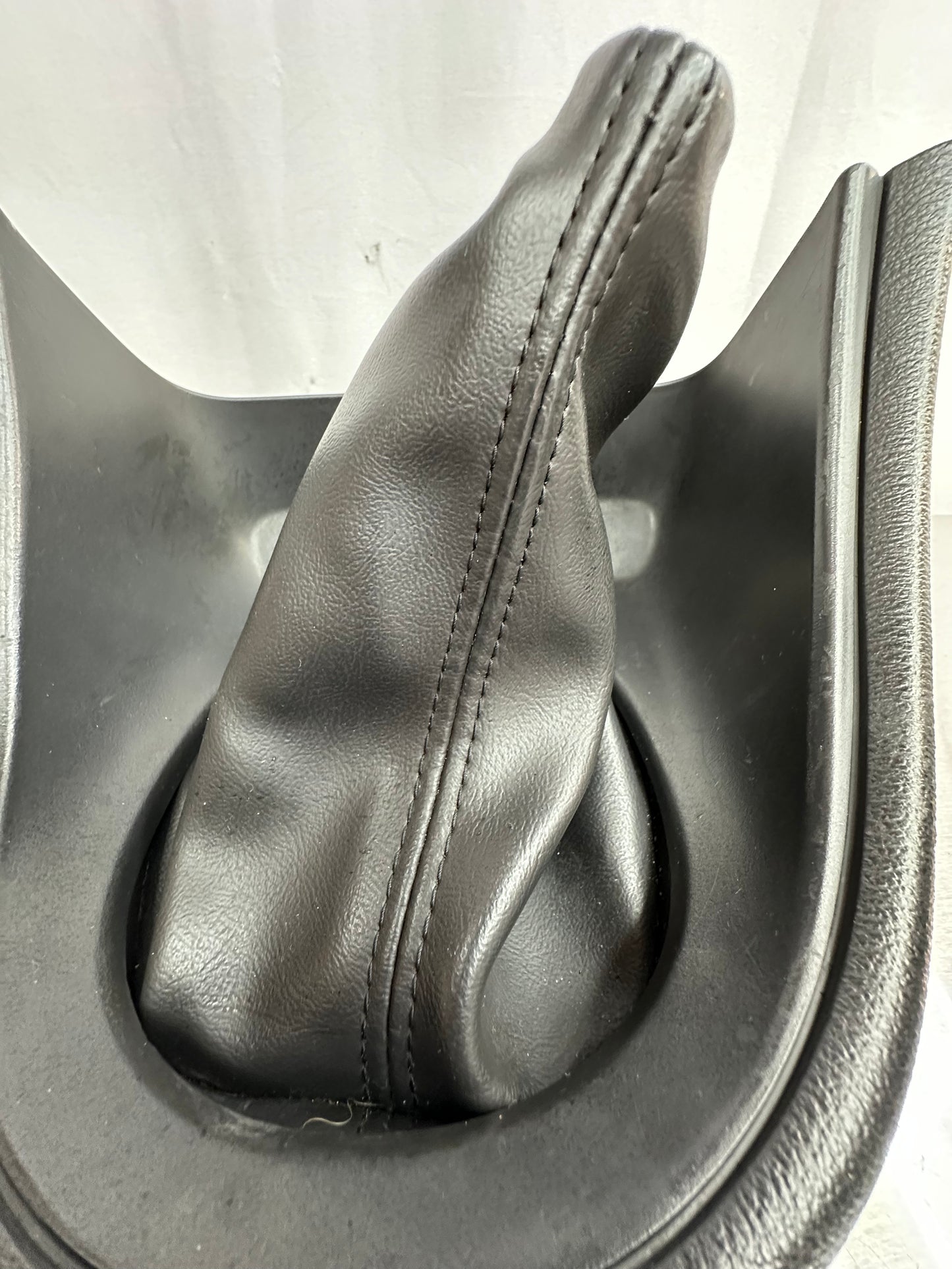 99-04 Ford Mustang Automatic Shifter Console Trim Bezel W/ 20V Cigarette Lighter OEM XR3X-6304567-AAW, 3R33-63045844-DA #01