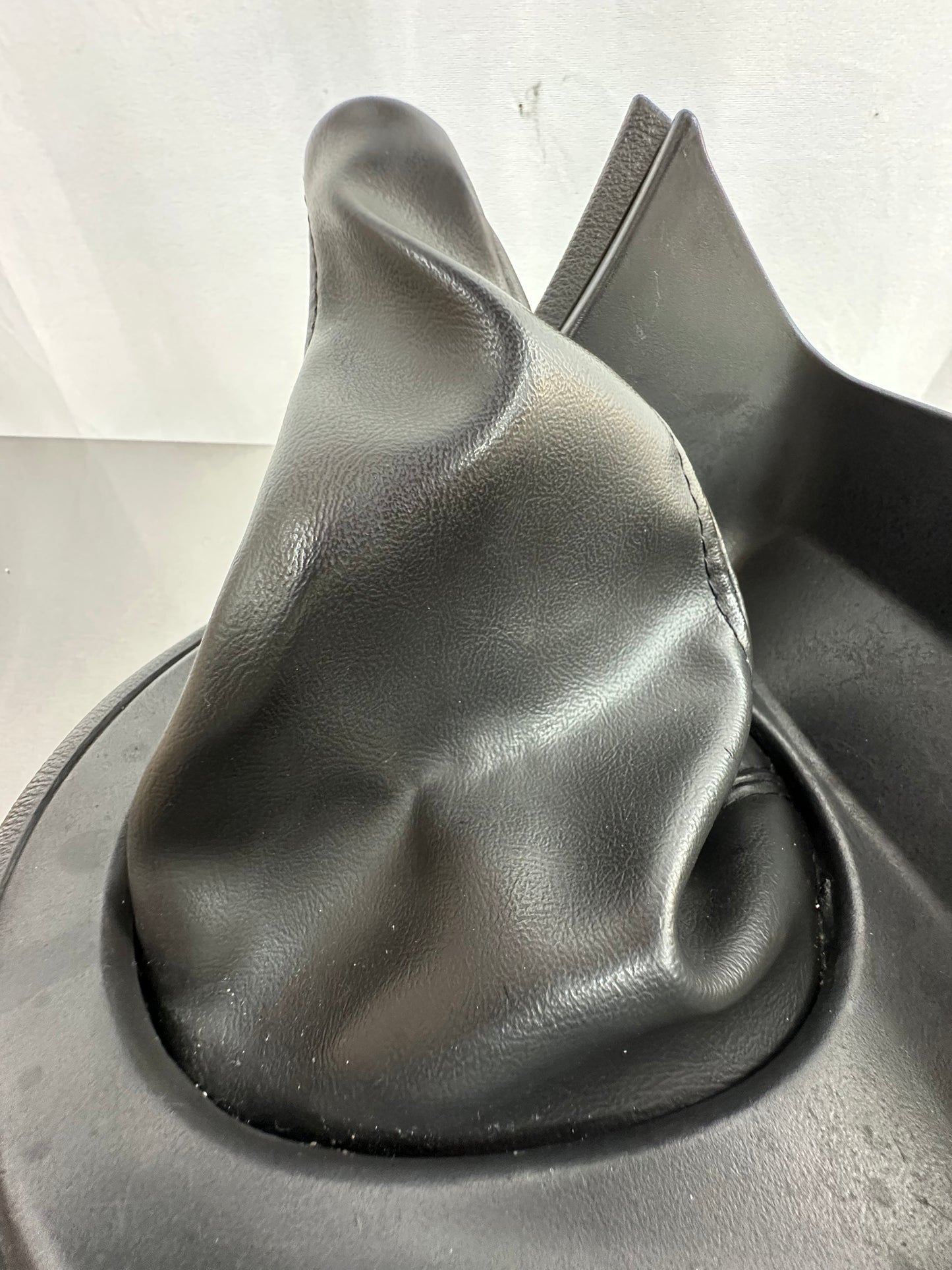 99-04 Ford Mustang Automatic Shifter Console Trim Bezel W/ 20V Cigarette Lighter OEM XR3X-6304567-AAW, 3R33-63045844-DA #01